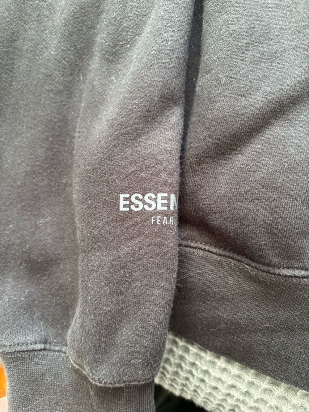ESSENTIALS Fear of God Black Hoodie - Picture 3 of 5